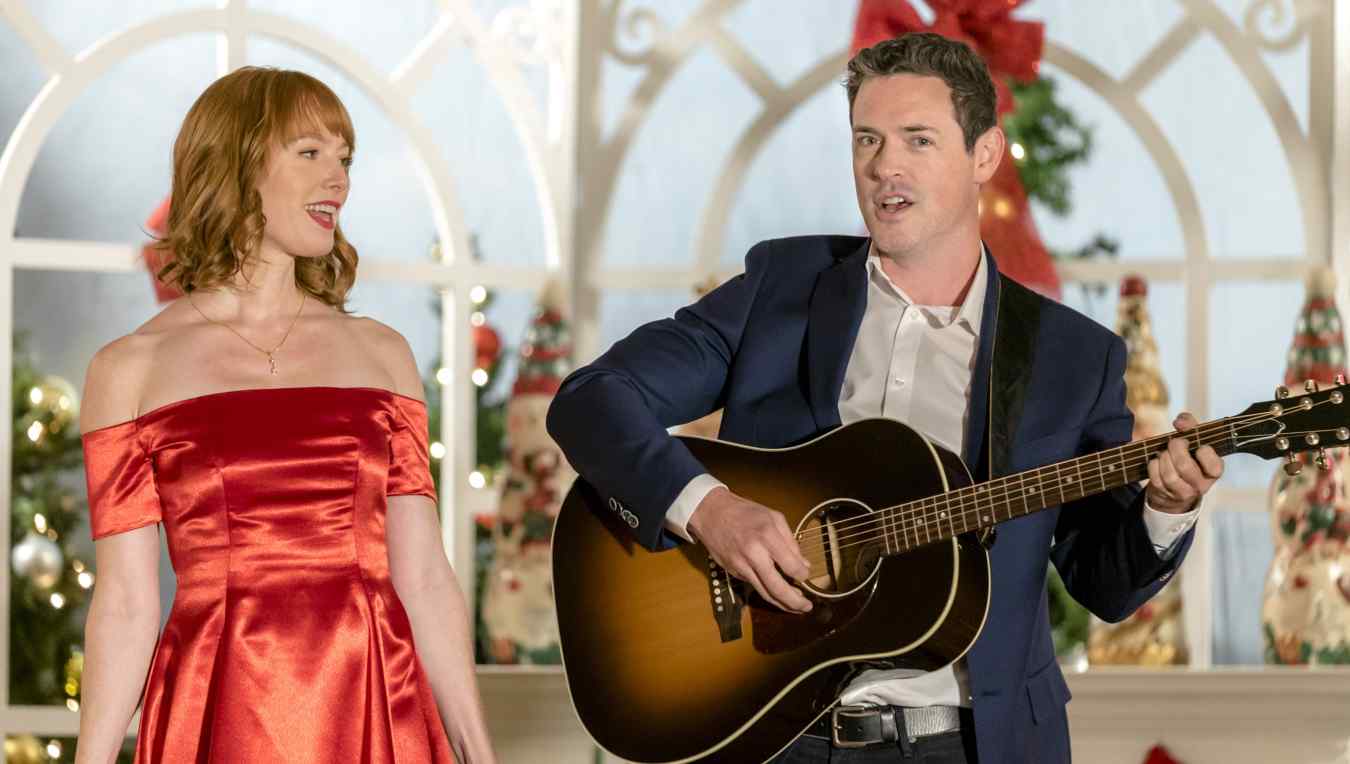 Our Christmas Love Song: Where Filmed, Cast &amp; Photos | Heavy.com