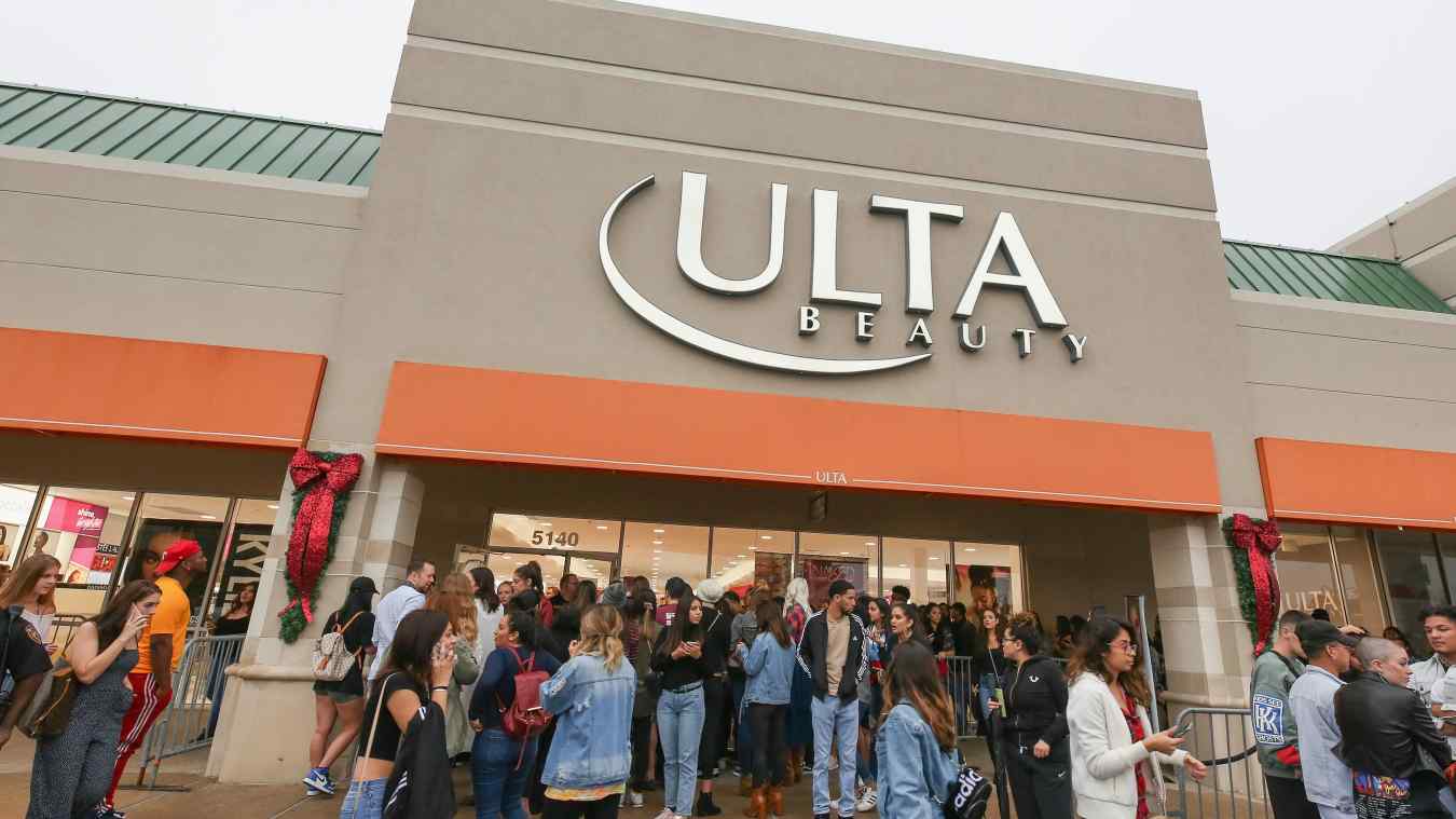 When Are Ulta & Sephora Open on Thanksgiving & Black Friday?