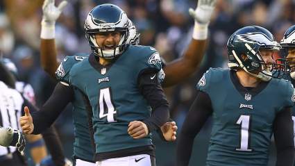 Eagles Kicker Practicing Trick Shots in COVID-19 Quarantine [WATCH]