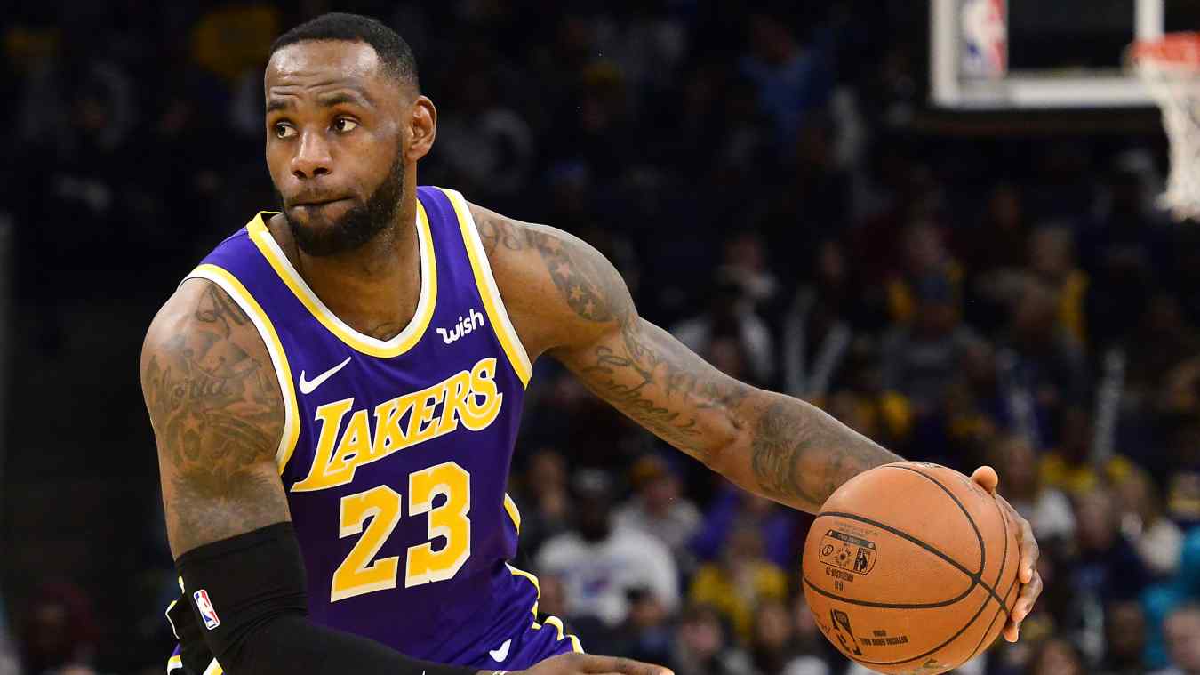 LeBron James Carries Lakers to Another Comeback Win Over Spurs