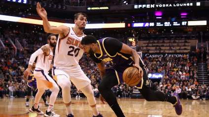 Anthony Davis Powers Lakers to Thrilling Shootout Win Over Suns