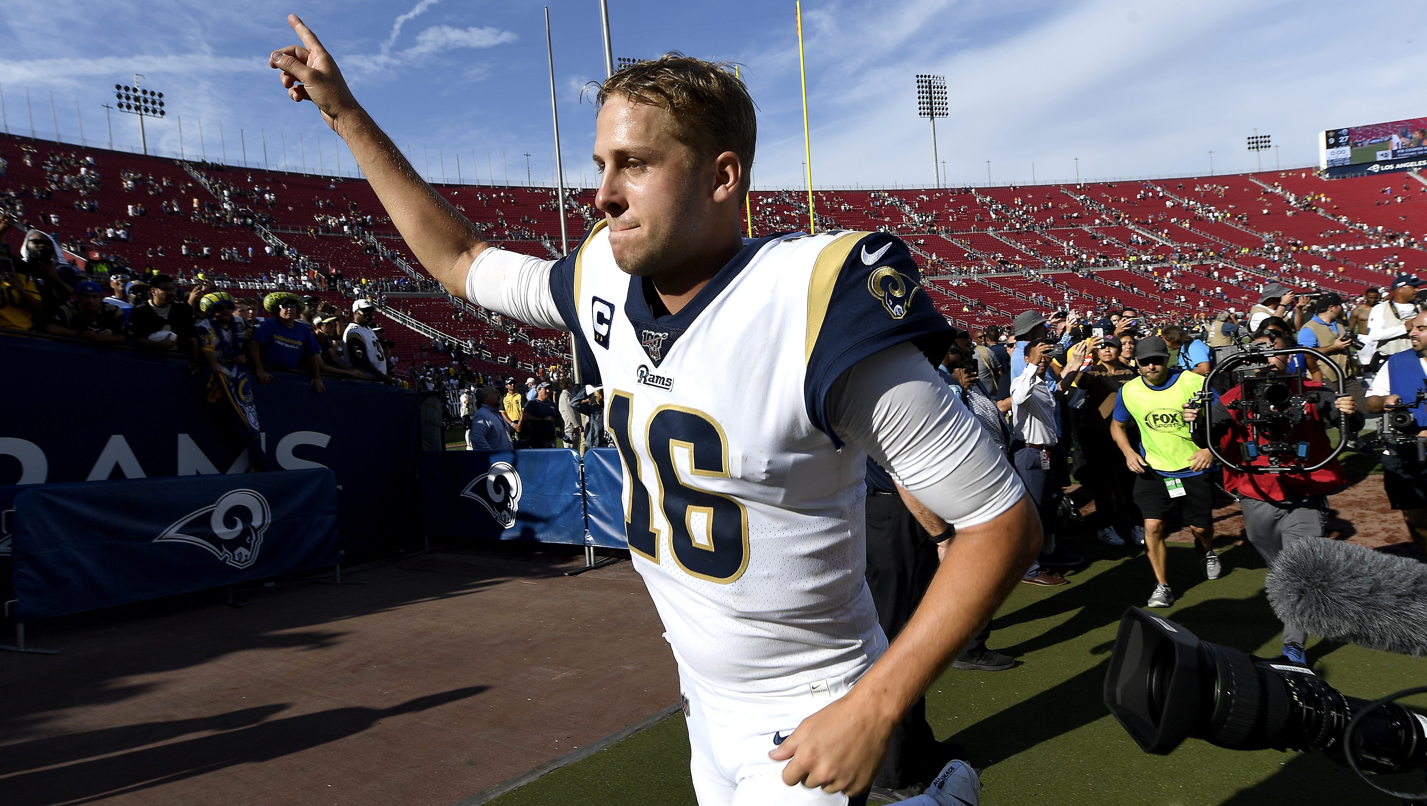 Former Teammate Compares Rams’ Jared Goff to Hall of Fame QB | Heavy.com