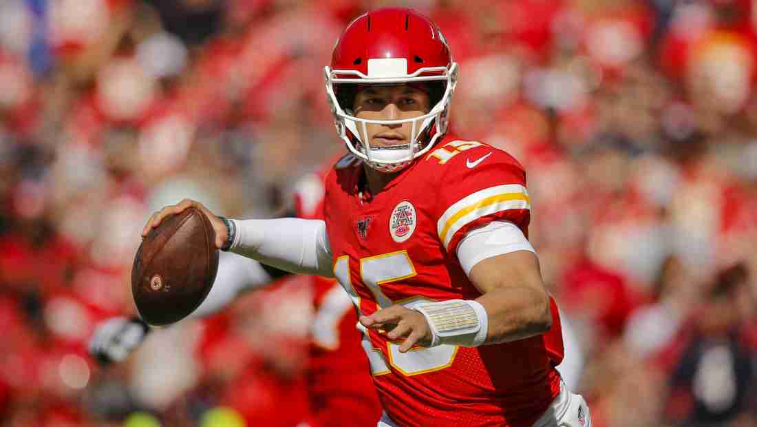 Chiefs' Patrick Mahomes Throws Sensational TD Pass to Rookie Receiver ...