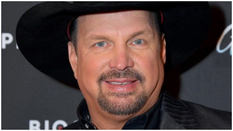 Garth Brooks’ Net Worth: 5 Fast Facts You Need To Know | Heavy.com