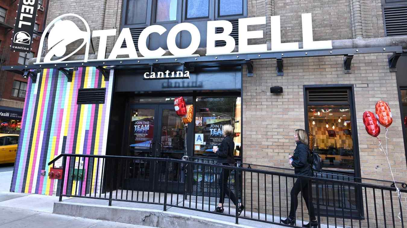 Is Taco Bell Open New Year's Eve & Day 20212022? [HOURS]