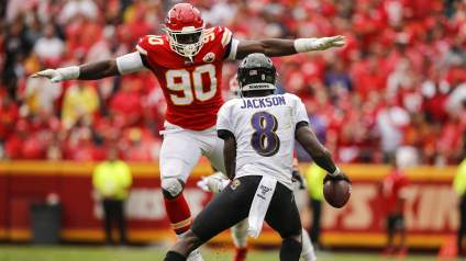 Former Chiefs DE Emmanuel Ogbah Signs 2-Year Deal With Dolphins: Report