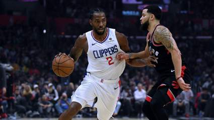 Kawhi Leonard Receives Championship Ring Ahead of Clippers Win vs. Raptors