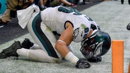 Eagles Offer Contradictory Updates on Jordan Howard, Zach Ertz