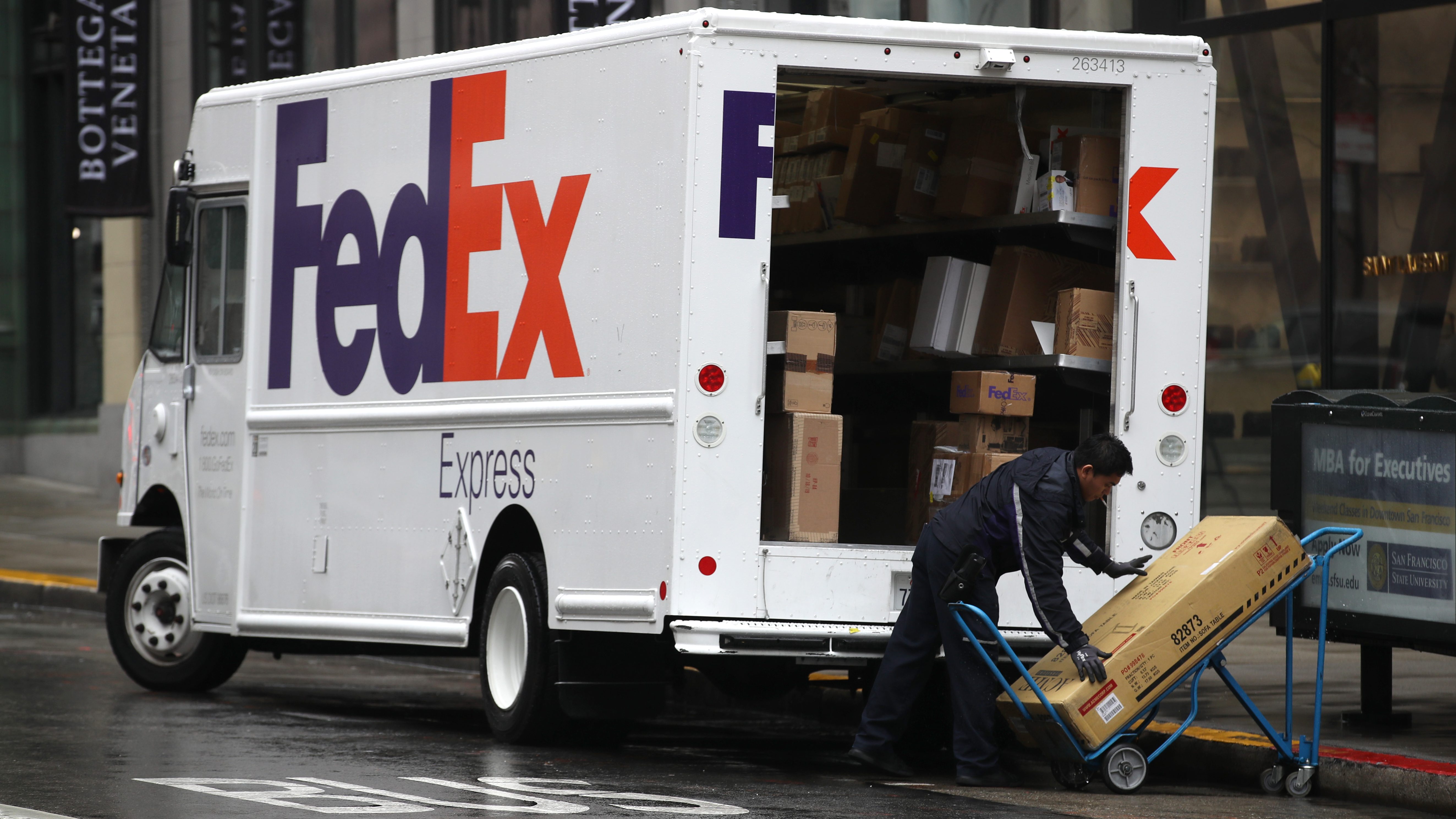 Does Fedex Deliver Packages on Christmas Eve & Day 2019?