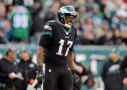 Alshon Jeffery Carted Off, Ruled Out for Rest of MNF Game Against Giants