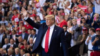 Trump Receives Ovation From National Championship Crowd