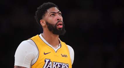 Anthony Davis Suffers Injury After Scary Fall vs. Knicks [WATCH]