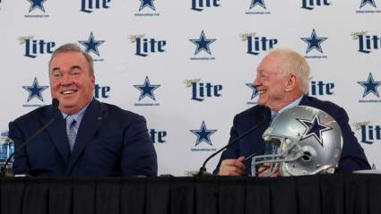 Mike McCarthy Arrives to Cowboys HQ in Jerry Jones’ Helicopter [WATCH]