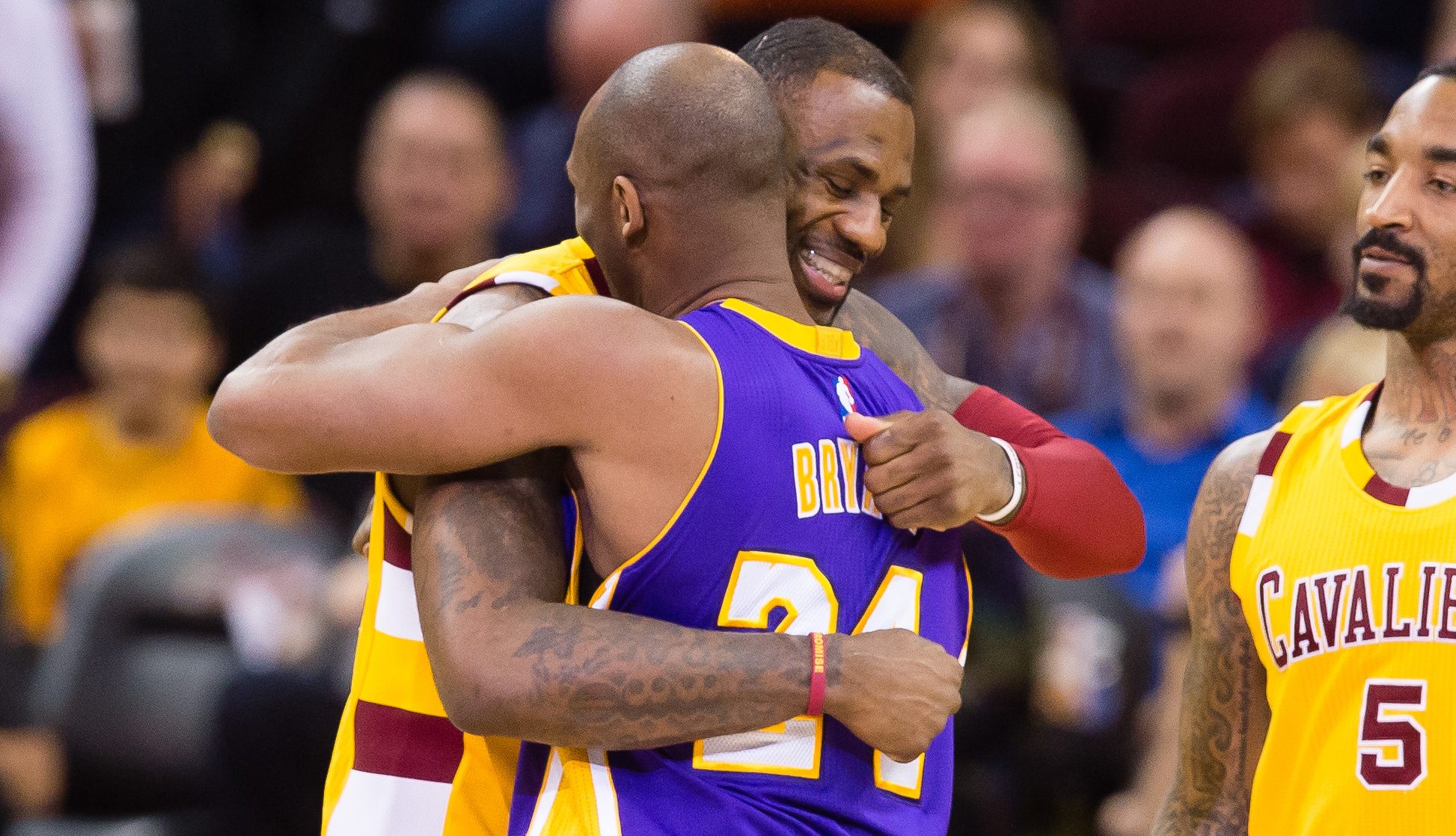 Man tatoos Kobe Bryant's Lakers Jersey on his back to honour the