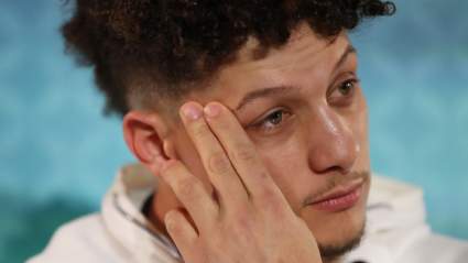 Chiefs Players Honor Kobe Bryant at Super Bowl LIV Opening Night