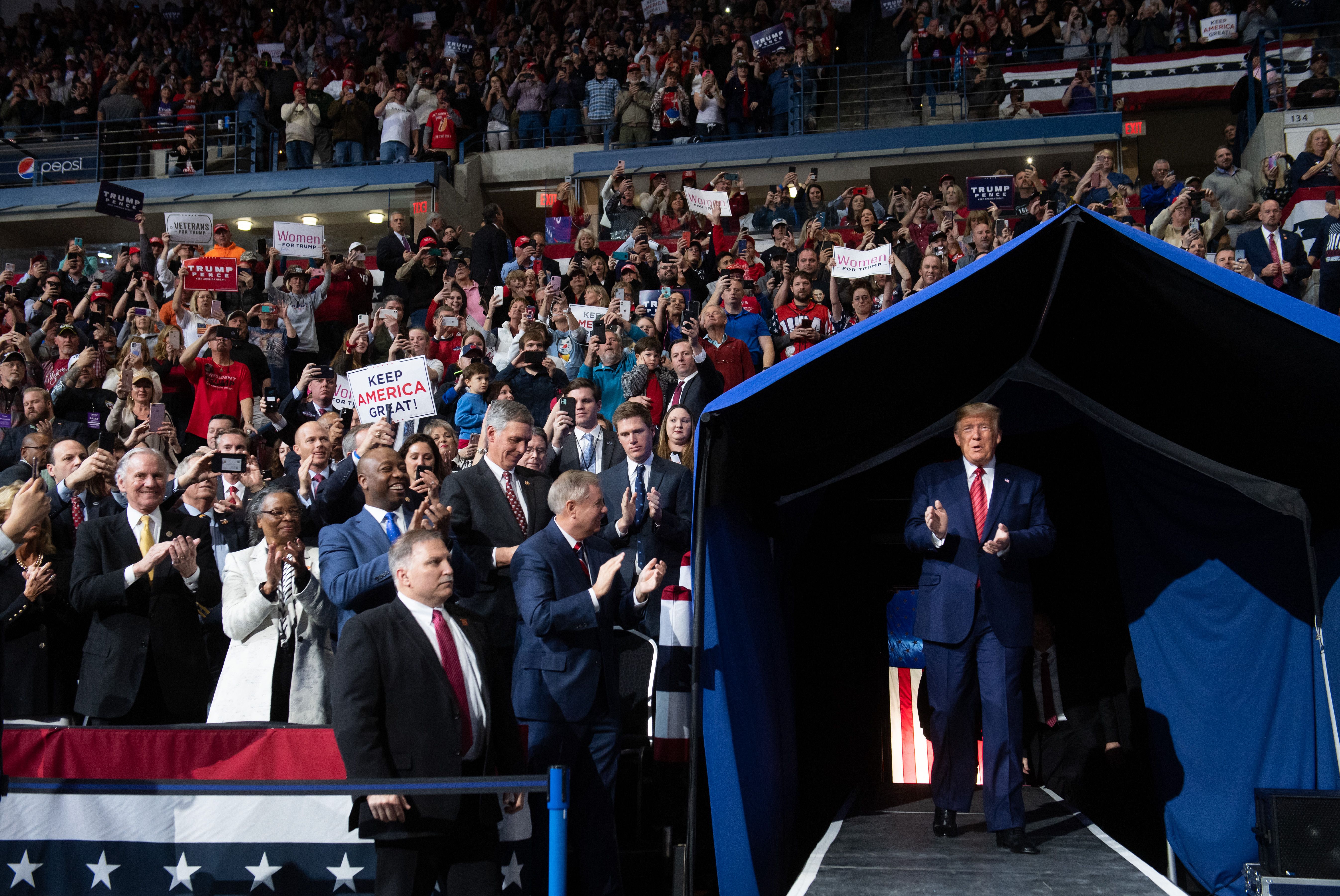 How Many Attended Trump’s South Carolina Rally? Crowd Photos | Heavy.com