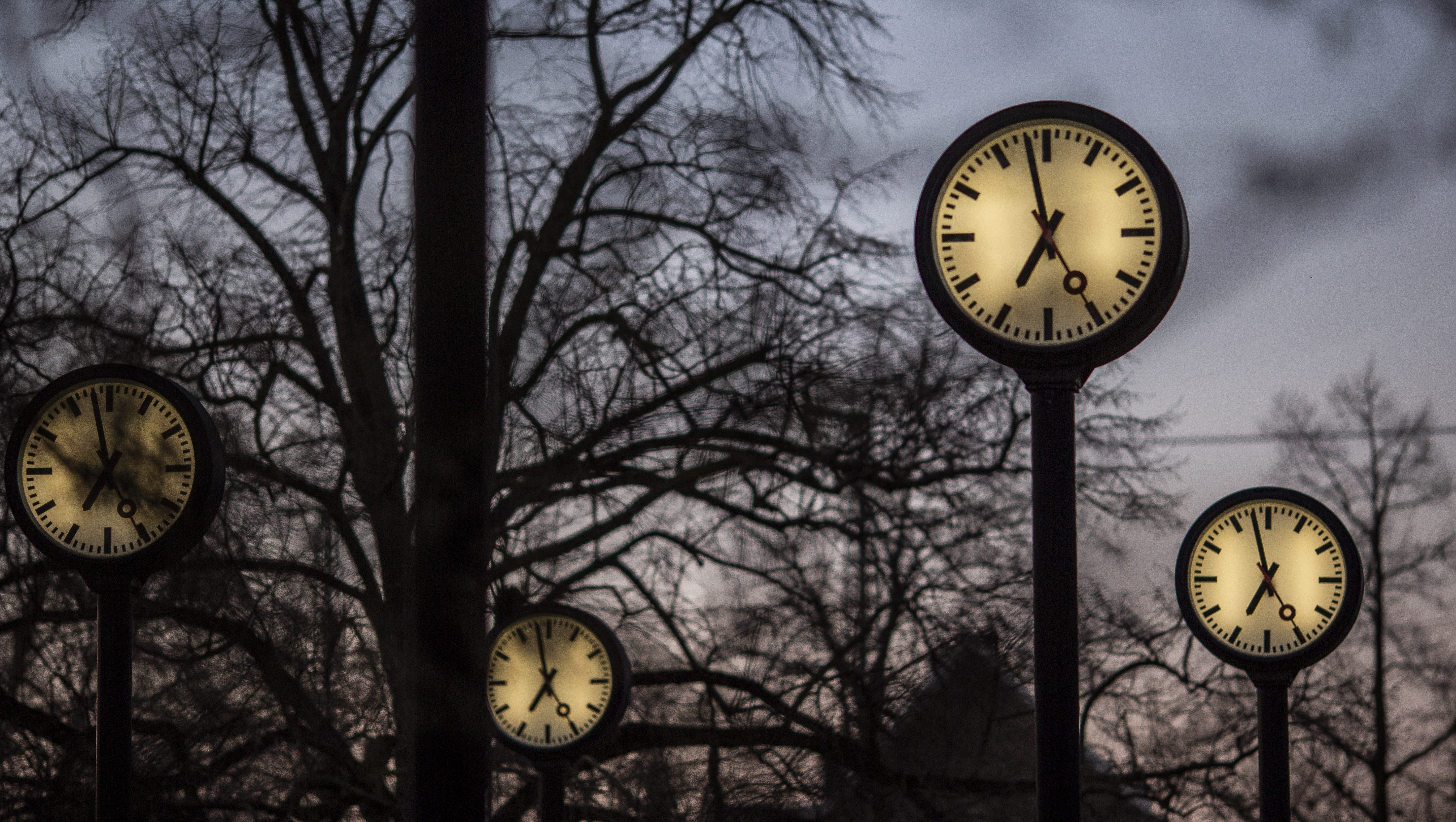 do cell phones change time automatically for daylight savings