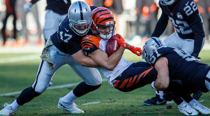 Raiders Veteran Signs Exclusive Rights Tender