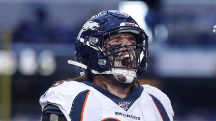 Derek Wolfe Celebrates Ravens Agreement With Epic Photo