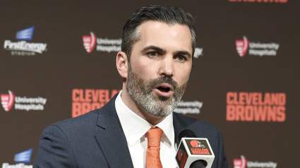 Browns Sign Former Giants, Dolphins Center: Report
