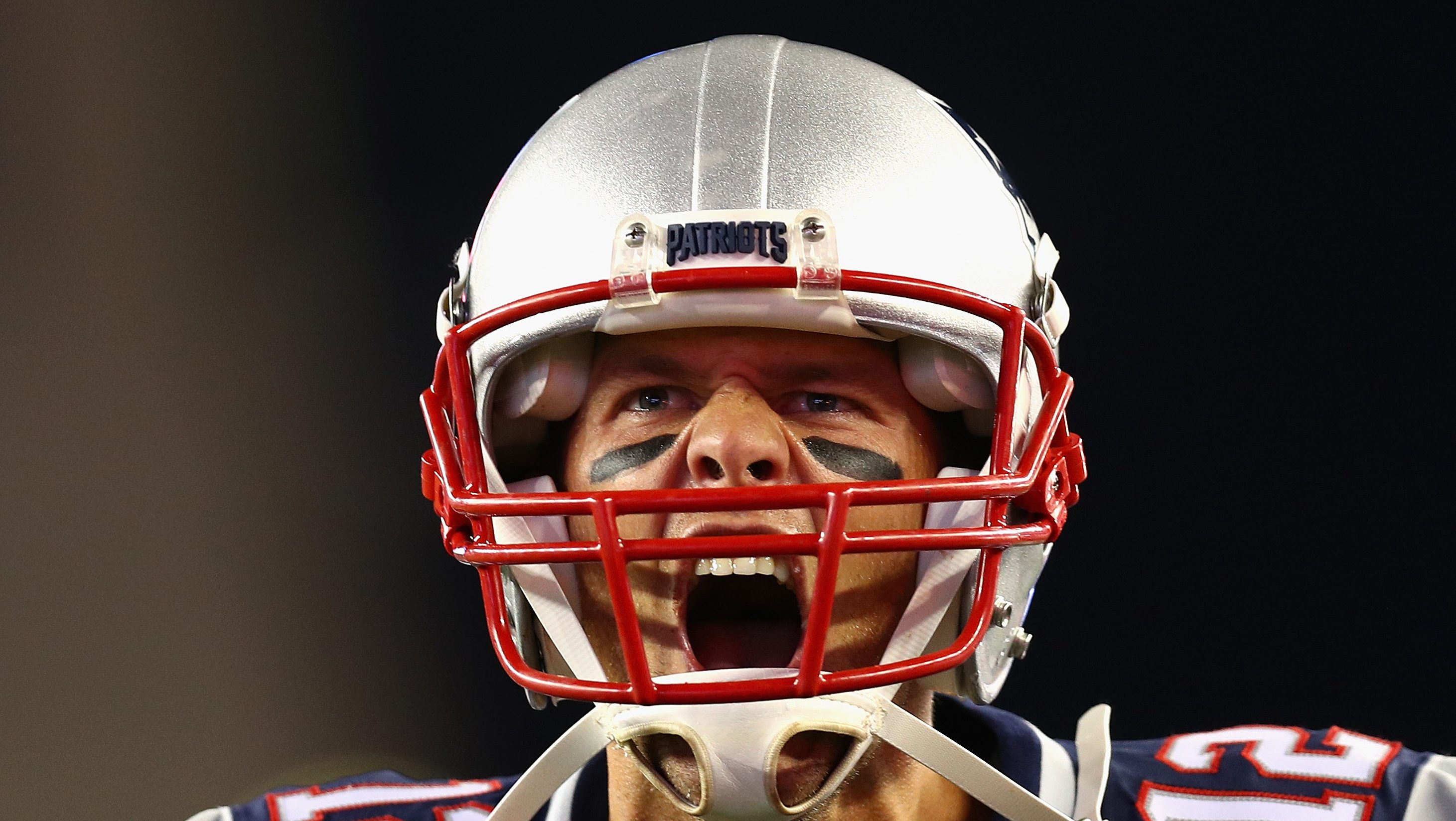 Buccaneers unveil images of Tom Brady in his new jersey