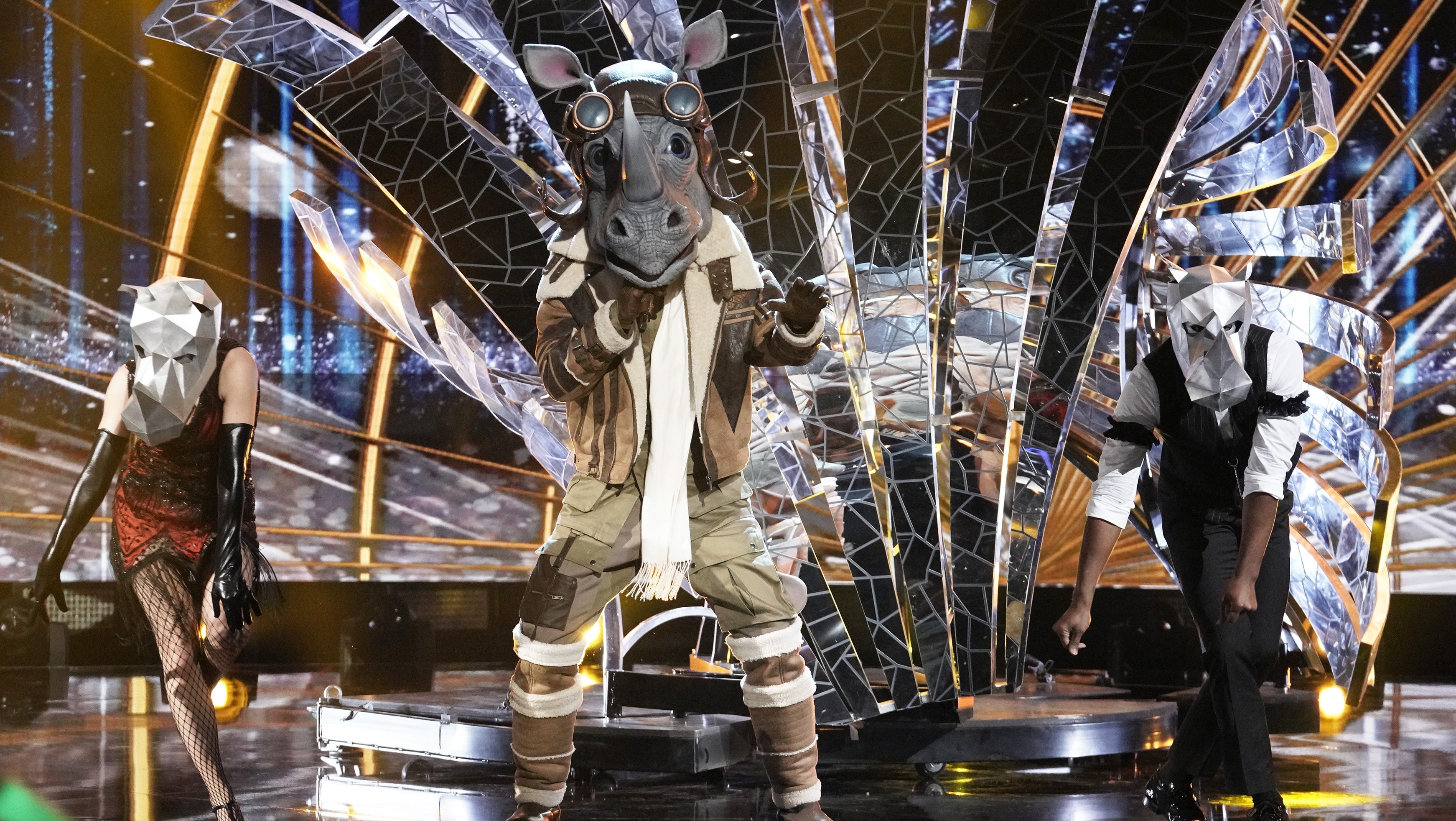 Masked array. The masked Singer Rhino. Певец в маске Великобритания сериал. Шоу the masked Singer носорог. Маска павильон шоу.