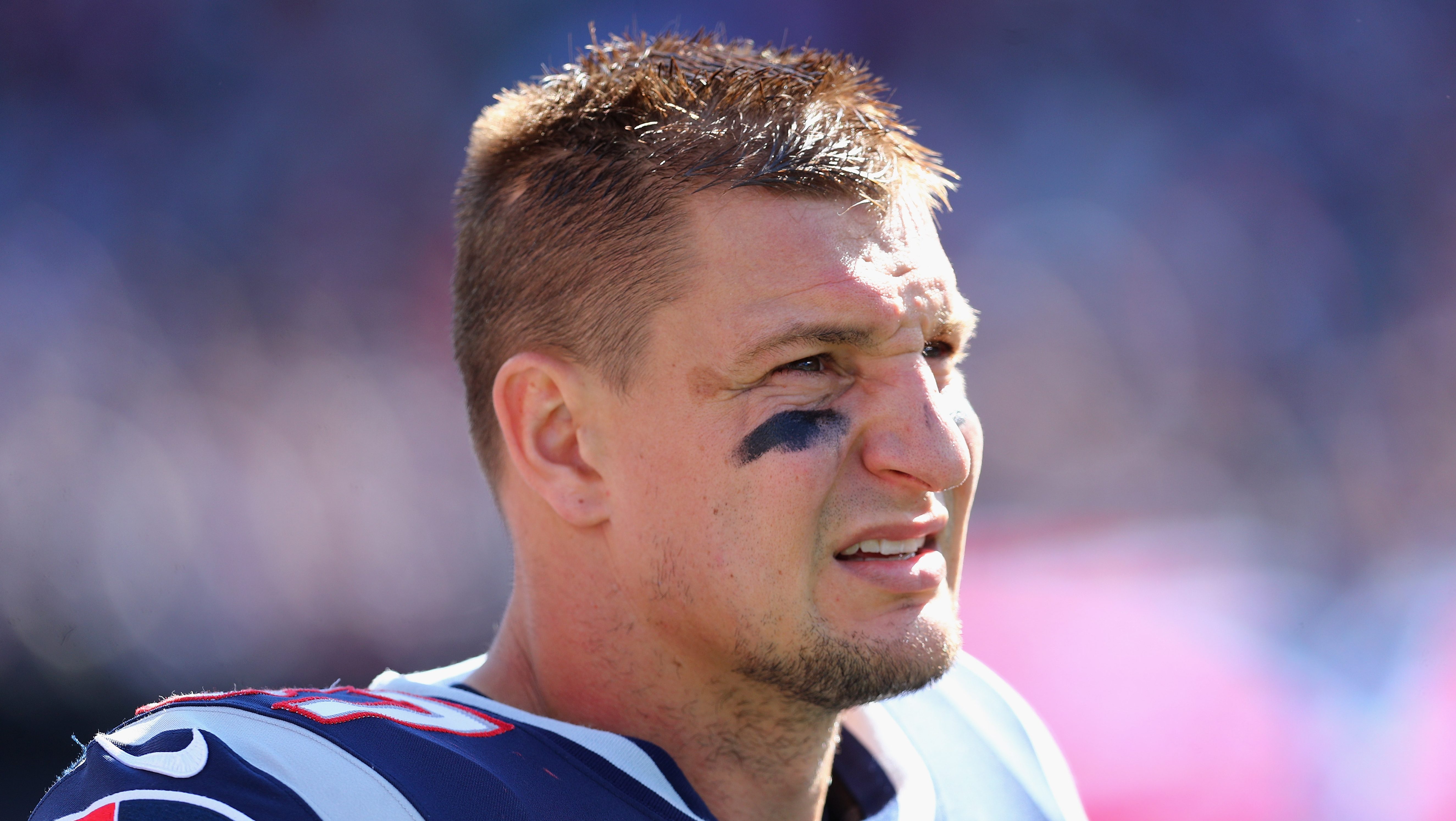 Rob Gronkowski’s Salary With Tampa Bay Bucs Revealed | Heavy.com