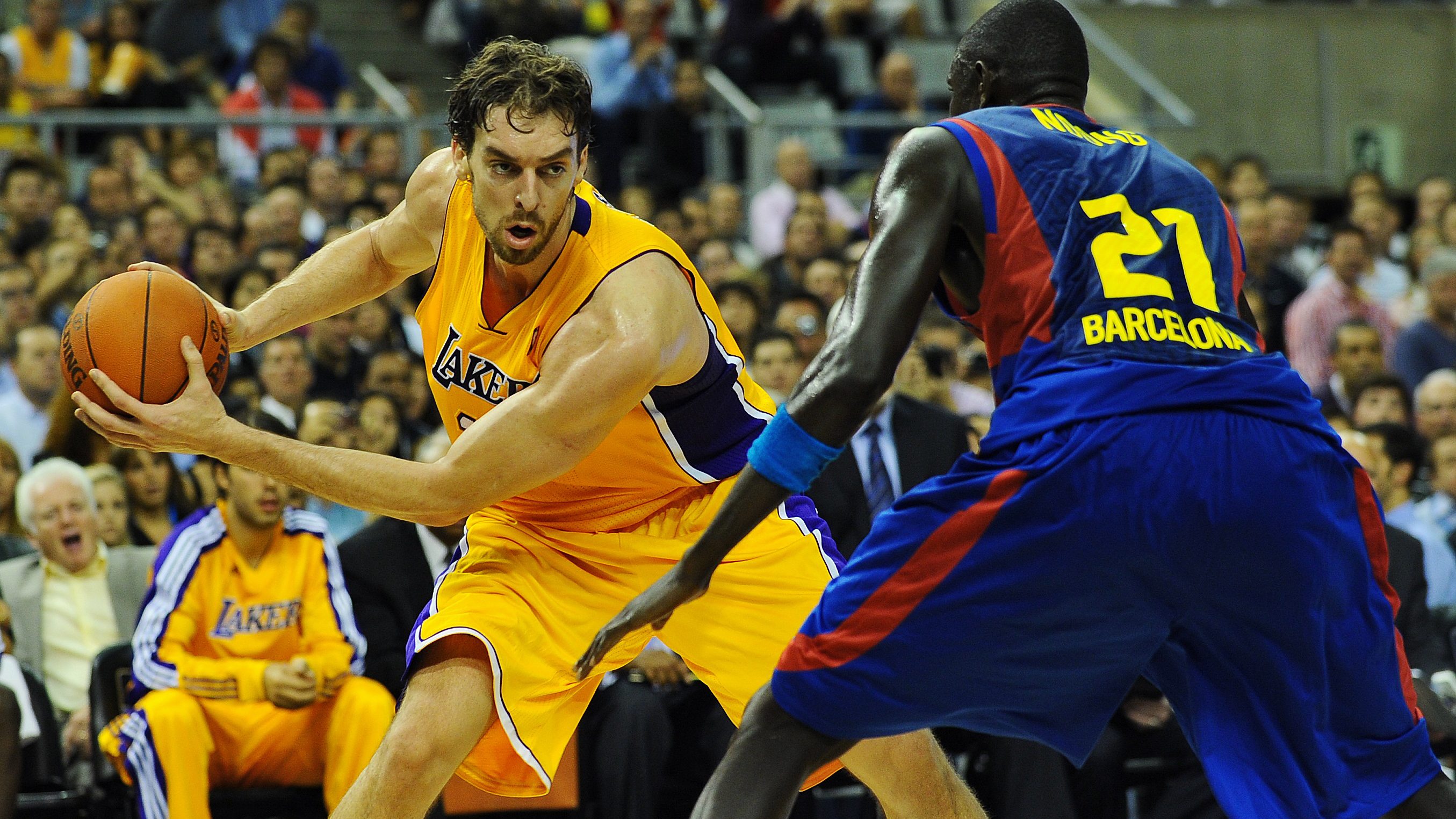 Pau Gasol announces he is signing with FC Barcelona