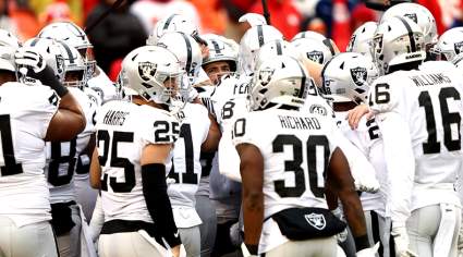 Raiders Officially Re-Sign 5 Players, Including Veteran Quarterback