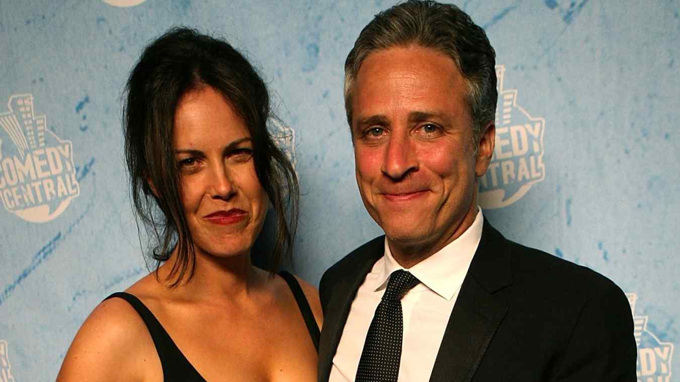 Jon Stewart's Blue Hair: A Reflection of His Unconventional Comedy Style - wide 5