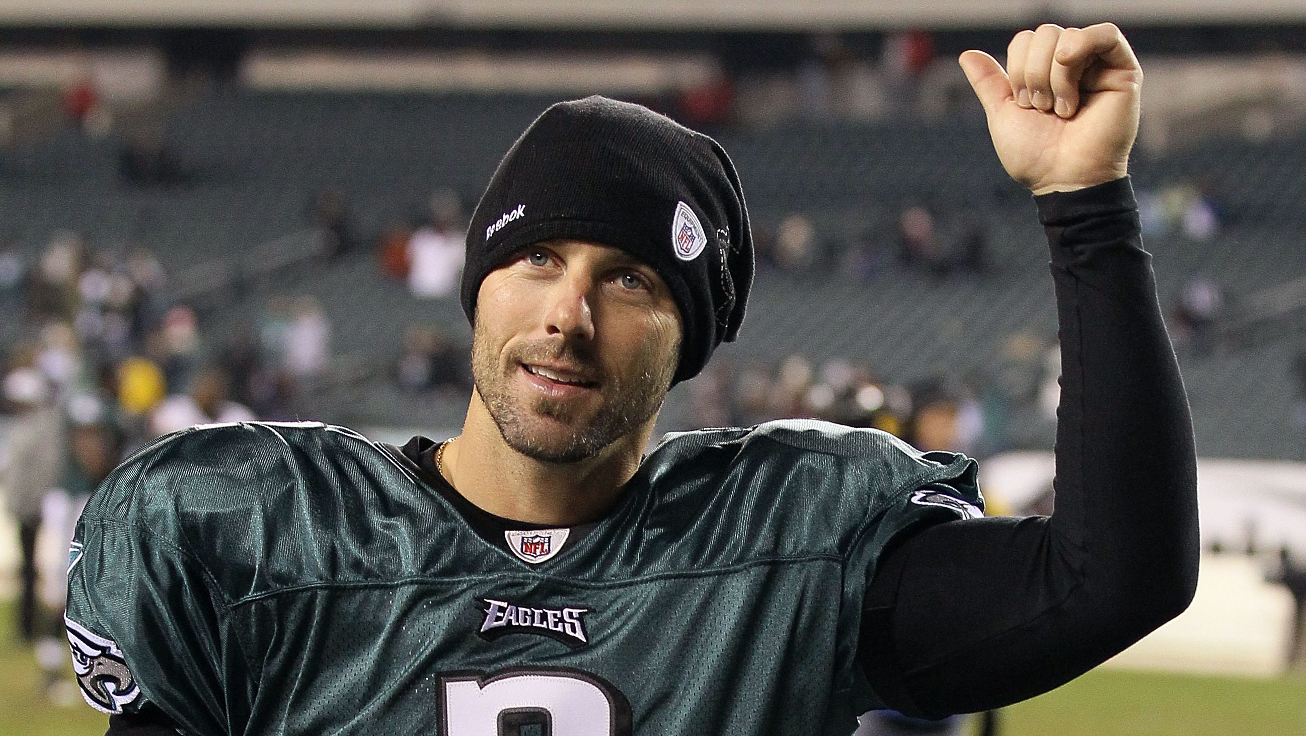 David Akers tips his cap as fellow Eagles legends chase history