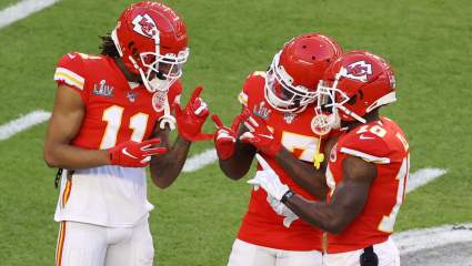 Tyreek Hill & Twitter React to Chiefs Re-Signing Free Agent WR
