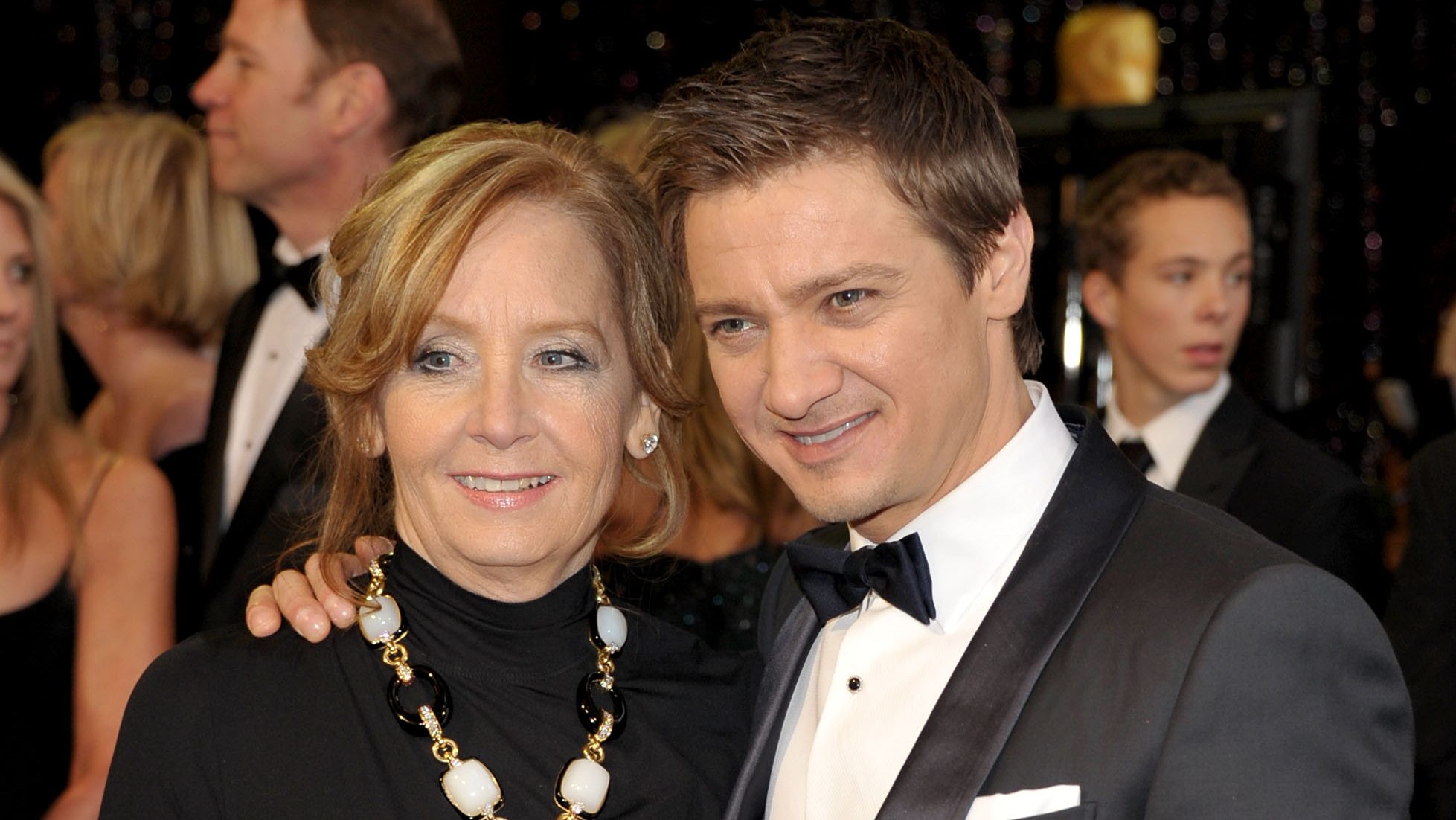 Valerie Cearley Jeremy Renner S Mother Five Fast Facts You Need To Know Qnewshub