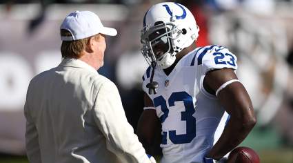 Raiders Made Offer to 5-Time Pro Bowl RB Before He Signed With AFC Team
