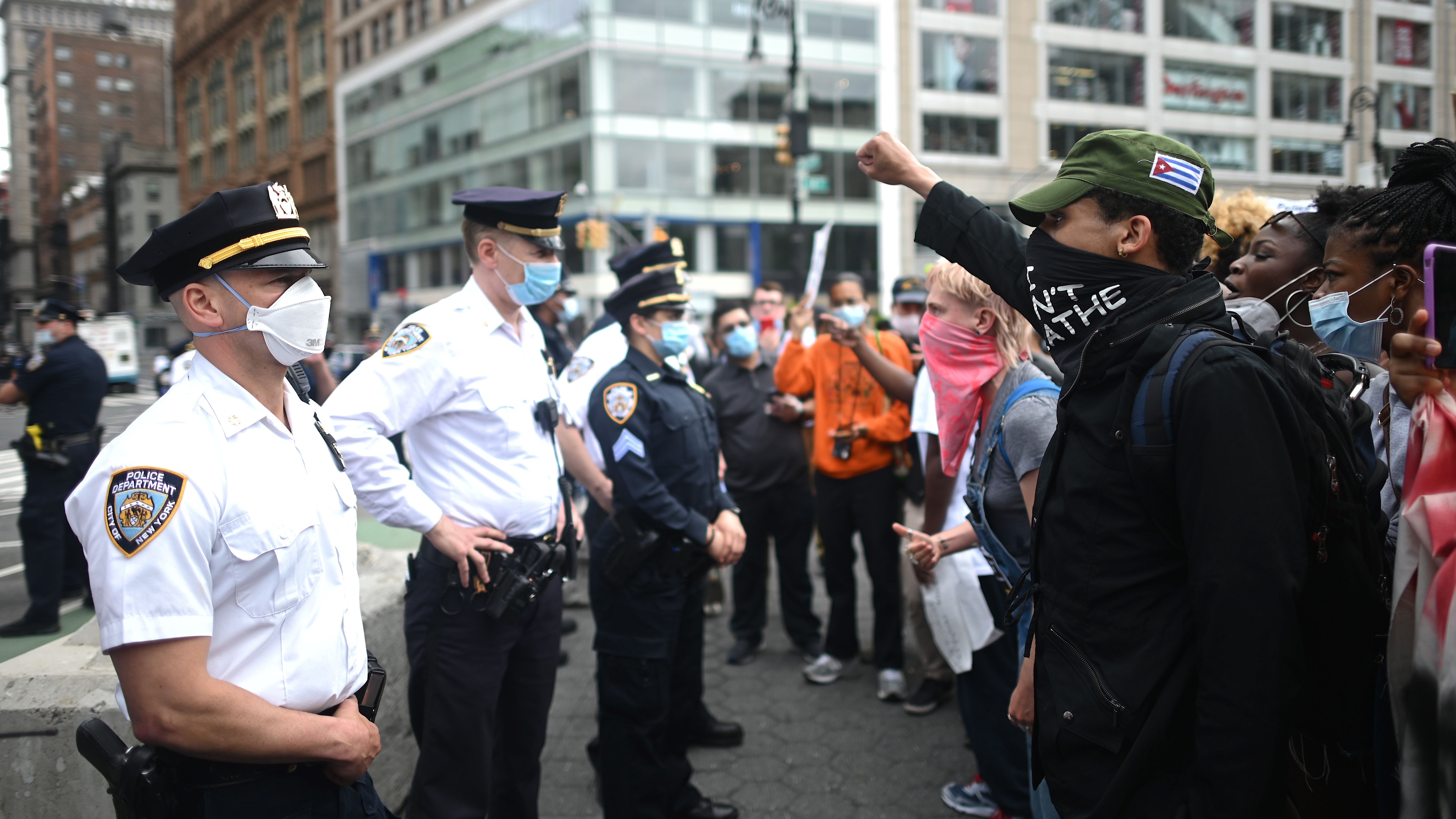 NYPD Lieutenant Apologizes For Kneeling With Protesters: Report | Heavy.com