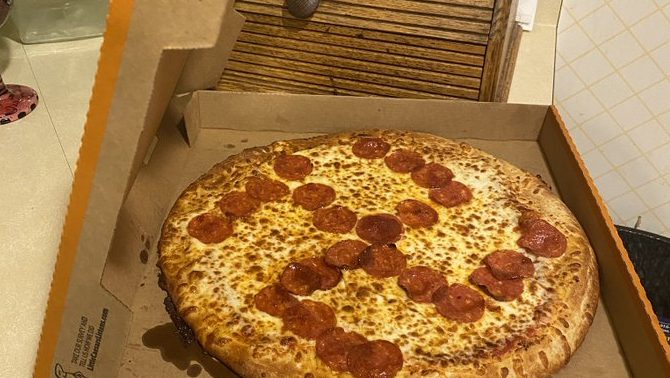 Little Caesars Ohio Workers Put Swastika On Pizza Heavy Com