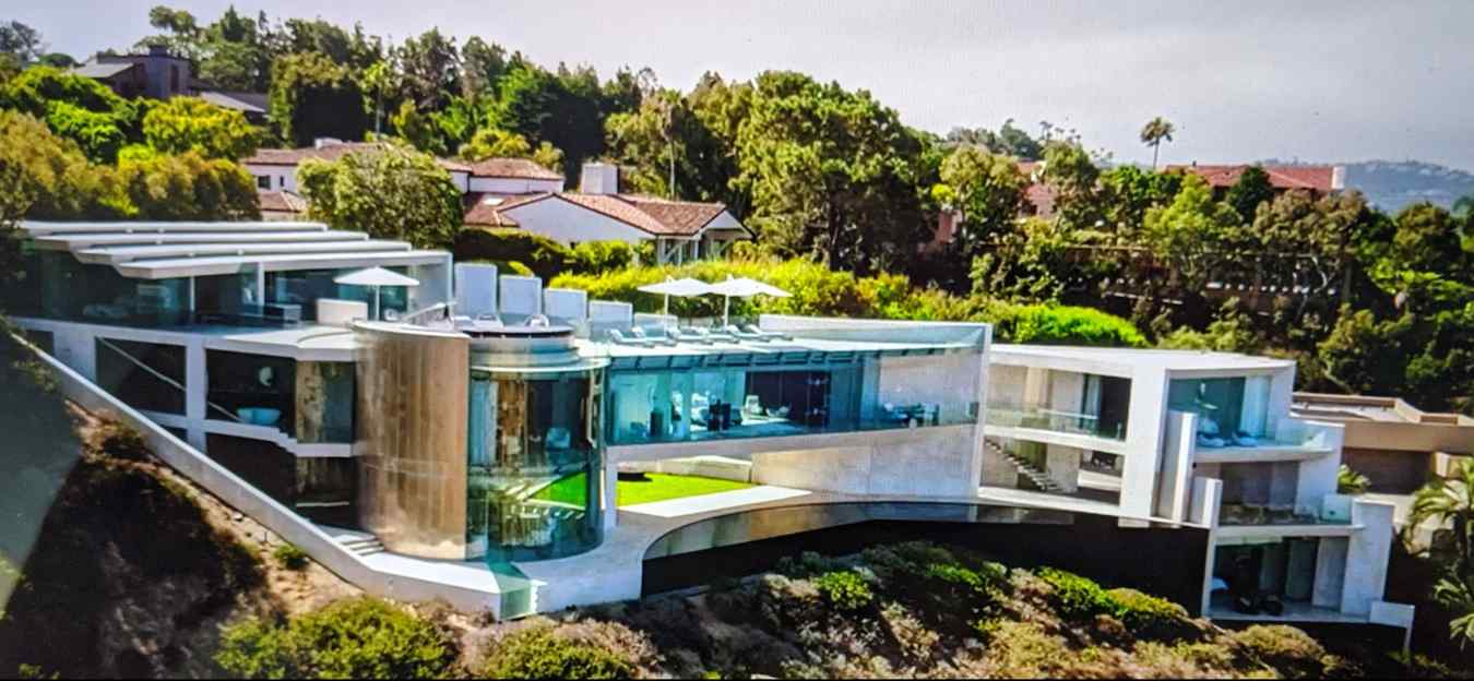 See the Razor House Mansion in La Jolla, California