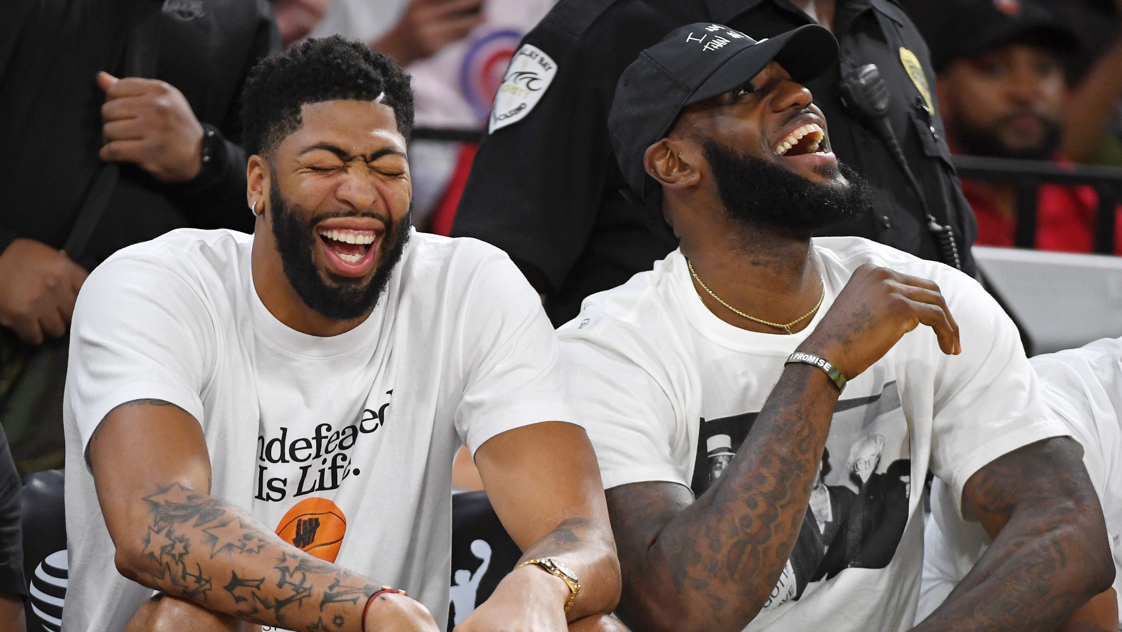 Lakers Star LeBron James Finds Unique Way to Bond With Teammates ...