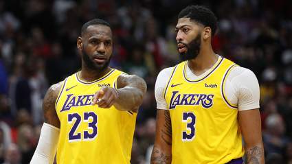 Lakers Star Player Forced to Leave Scrimmage Game With Injury
