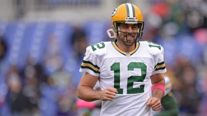 Analyst Chooses Aaron Rodgers Over Lamar Jackson to Start Big Game