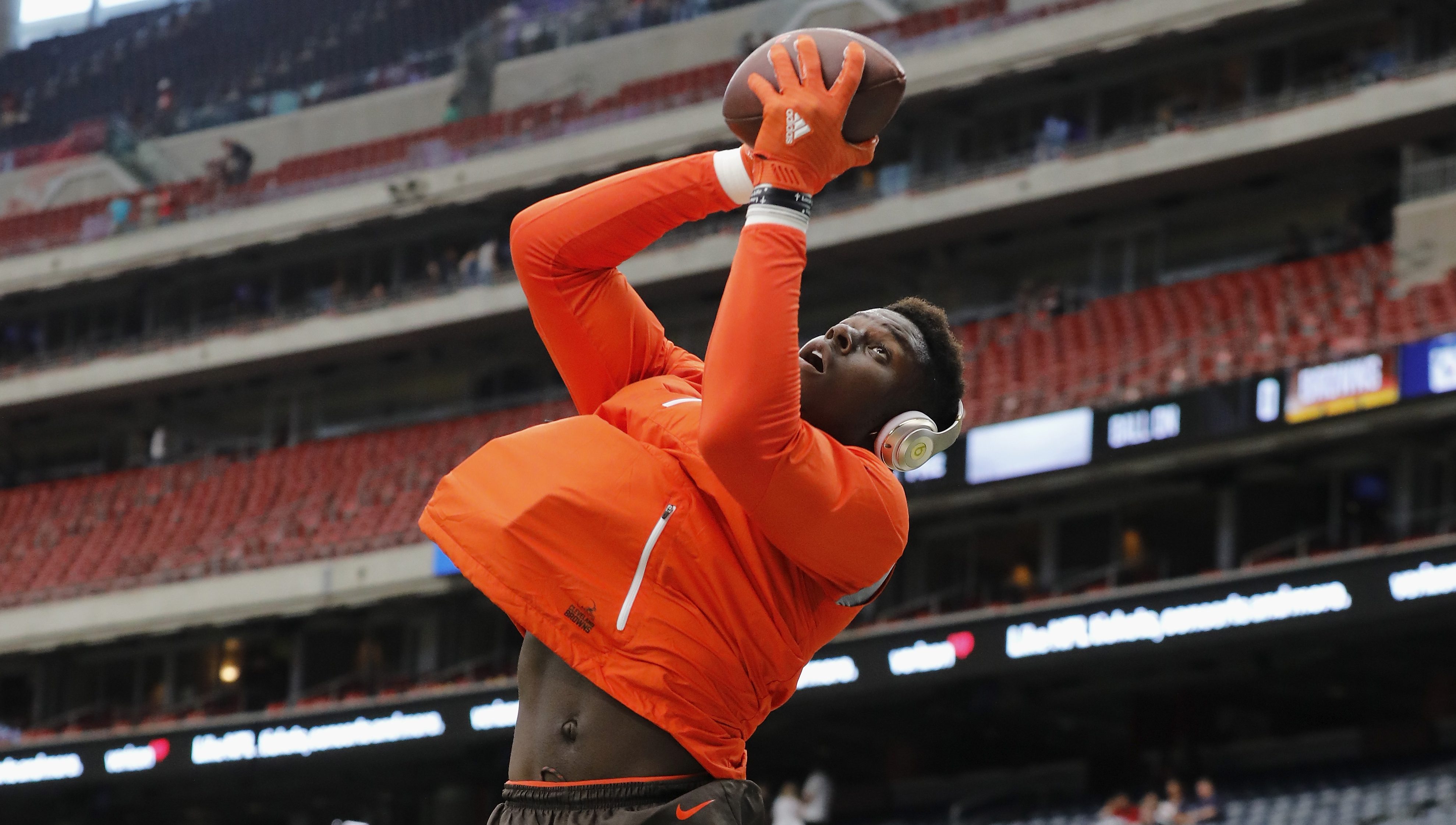 Browns TE David Njoku walks back trade request