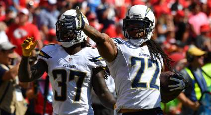49ers DC Explains Why Starting Corner Battle is ‘Wide-Open’