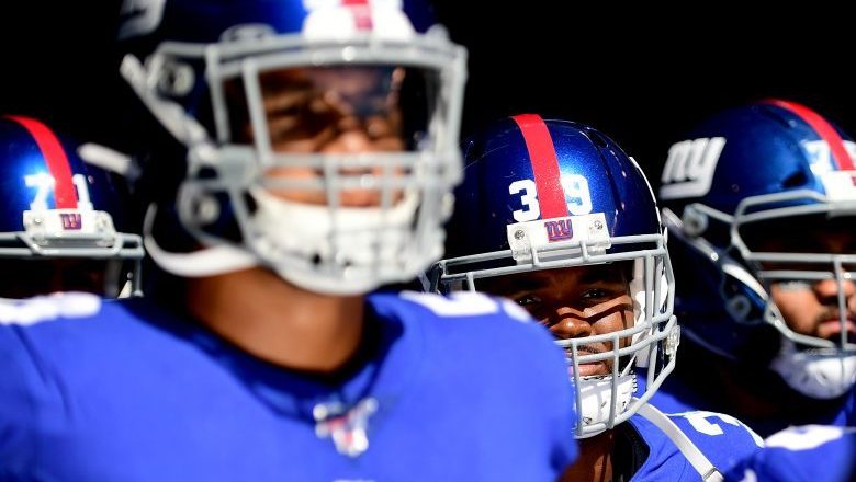 Giants' Darnay Holmes makes play of scrimmage with interception off Daniel Jones