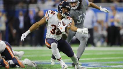 Bears’ RB David Montgomery Gets Carted Off With Injury During Practice: [WATCH]
