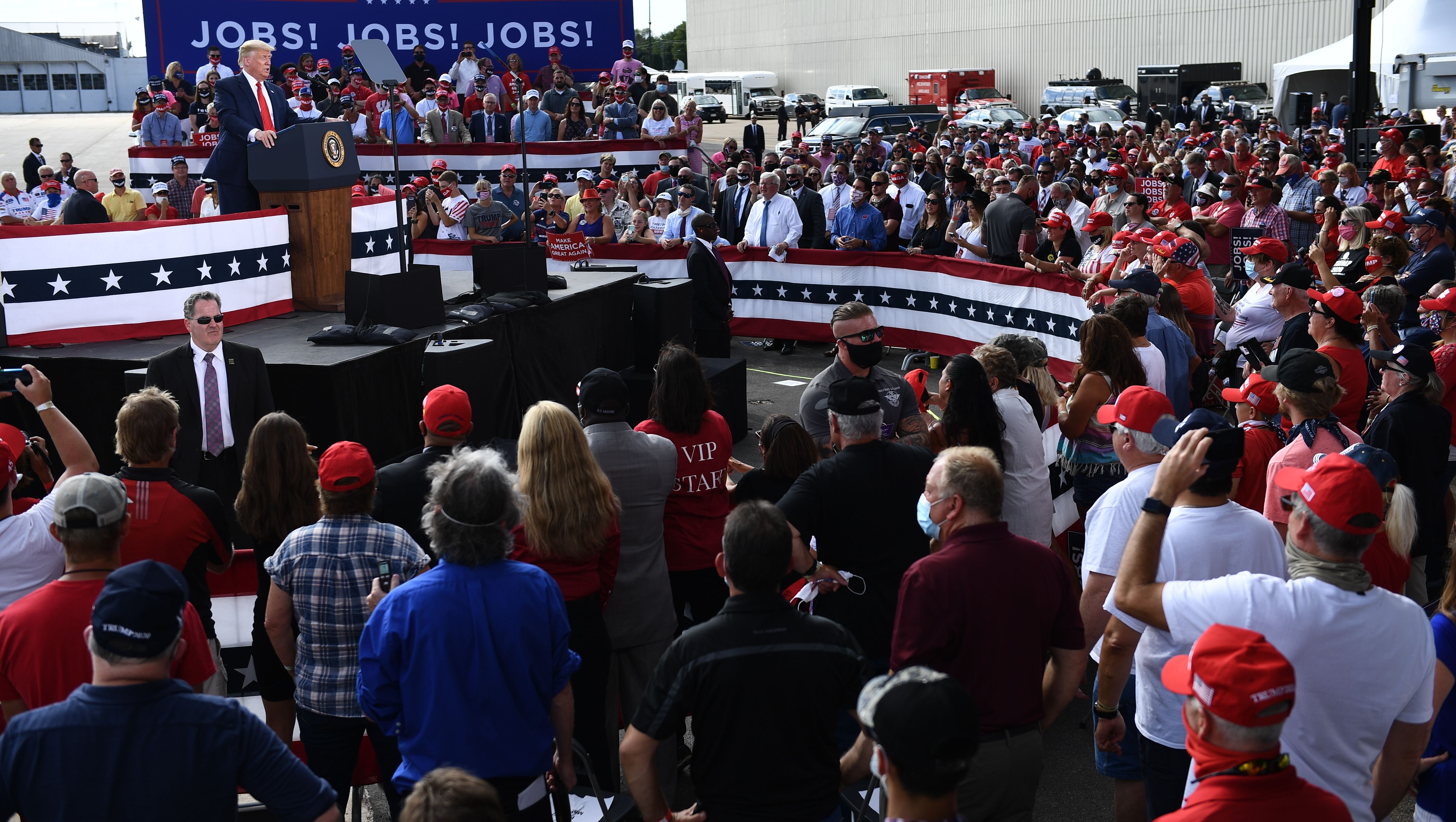 How Many Attended Trump’s Oshkosh Rally? Crowd Photos | Heavy.com