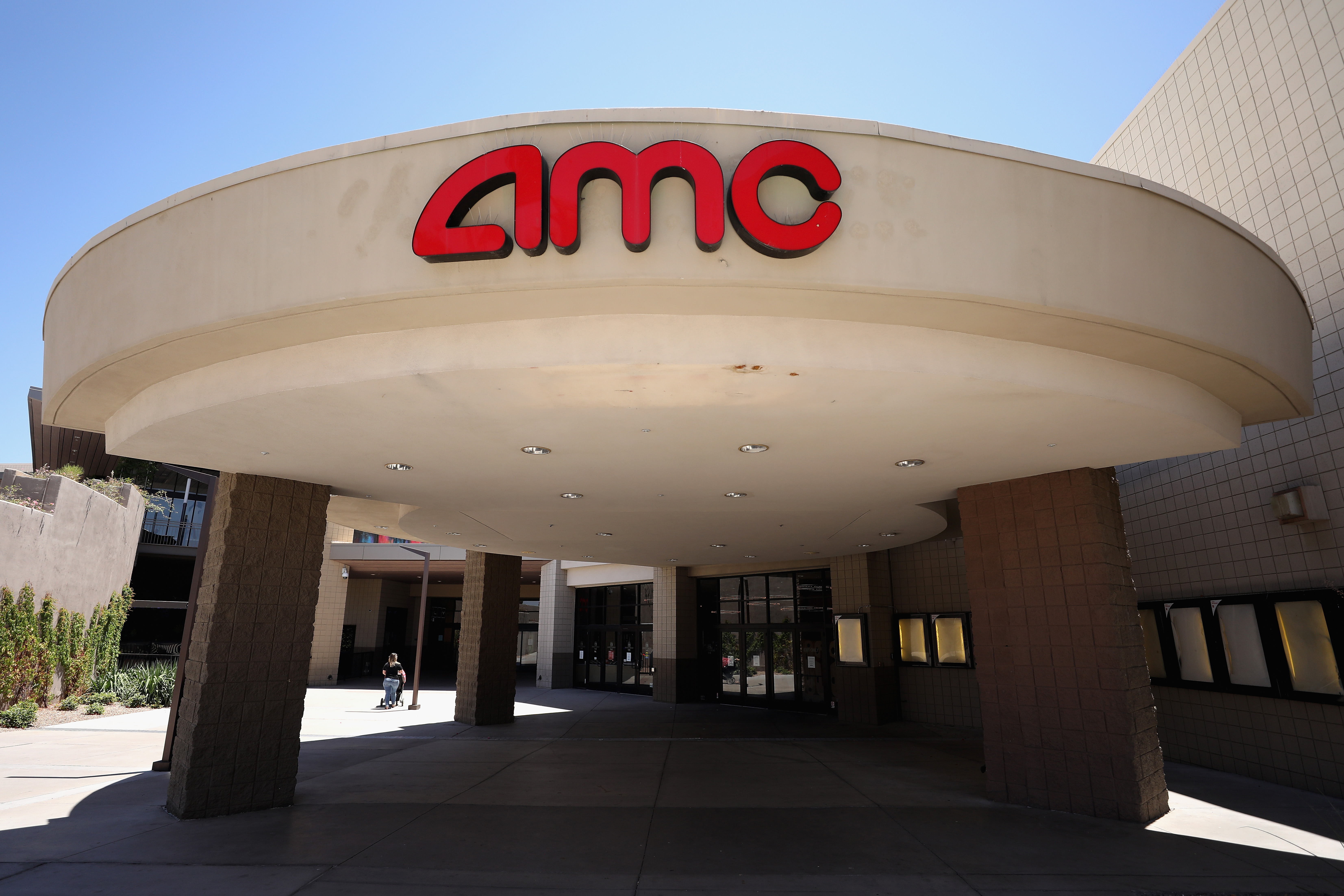 Amc And Regal Cinemas Will Start Reopening Theatres In 2 Weeks 8088