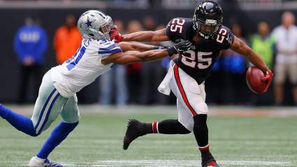 Cowboys Sign Veteran RB After Tony Pollard Injury