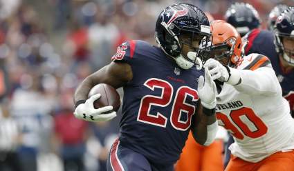 Bears Bring in 4 Running Backs, Including Playmaking Pro Bowler, for Tryouts