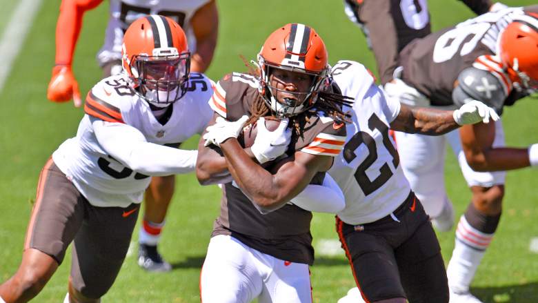 Home run: Browns sign RB Kareem Hunt to 2-year extension