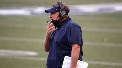 Bill Belichick Sends Strong Message About Raiders TE Darren Waller